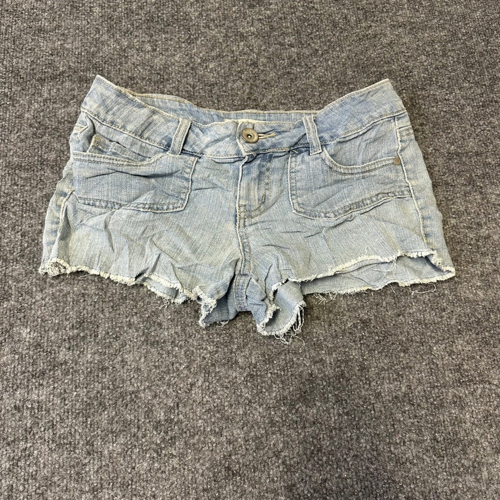 l.e.i. Shorts Womens Size 28 Light Wash Low Embroidered Raw Hem Cut Off 27689